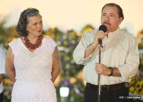 Daniel y Rosario rinden homenaje al Comandante Tomás Borge Martínez