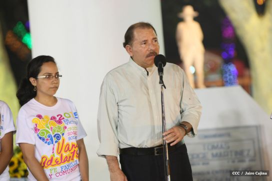 Daniel y Rosario rinden homenaje al Comandante Tomás Borge Martínez