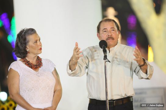 Daniel y Rosario rinden homenaje al Comandante Tomás Borge Martínez