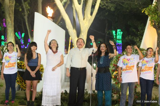 Daniel y Rosario rinden homenaje al Comandante Tomás Borge Martínez