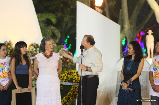 Daniel y Rosario rinden homenaje al Comandante Tomás Borge Martínez