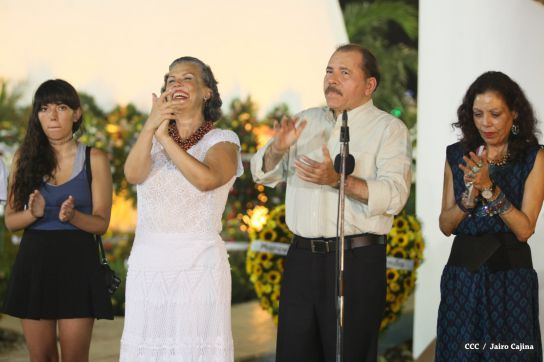 Daniel y Rosario rinden homenaje al Comandante Tomás Borge Martínez