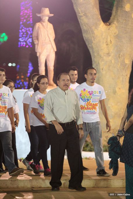 Daniel y Rosario rinden homenaje al Comandante Tomás Borge Martínez
