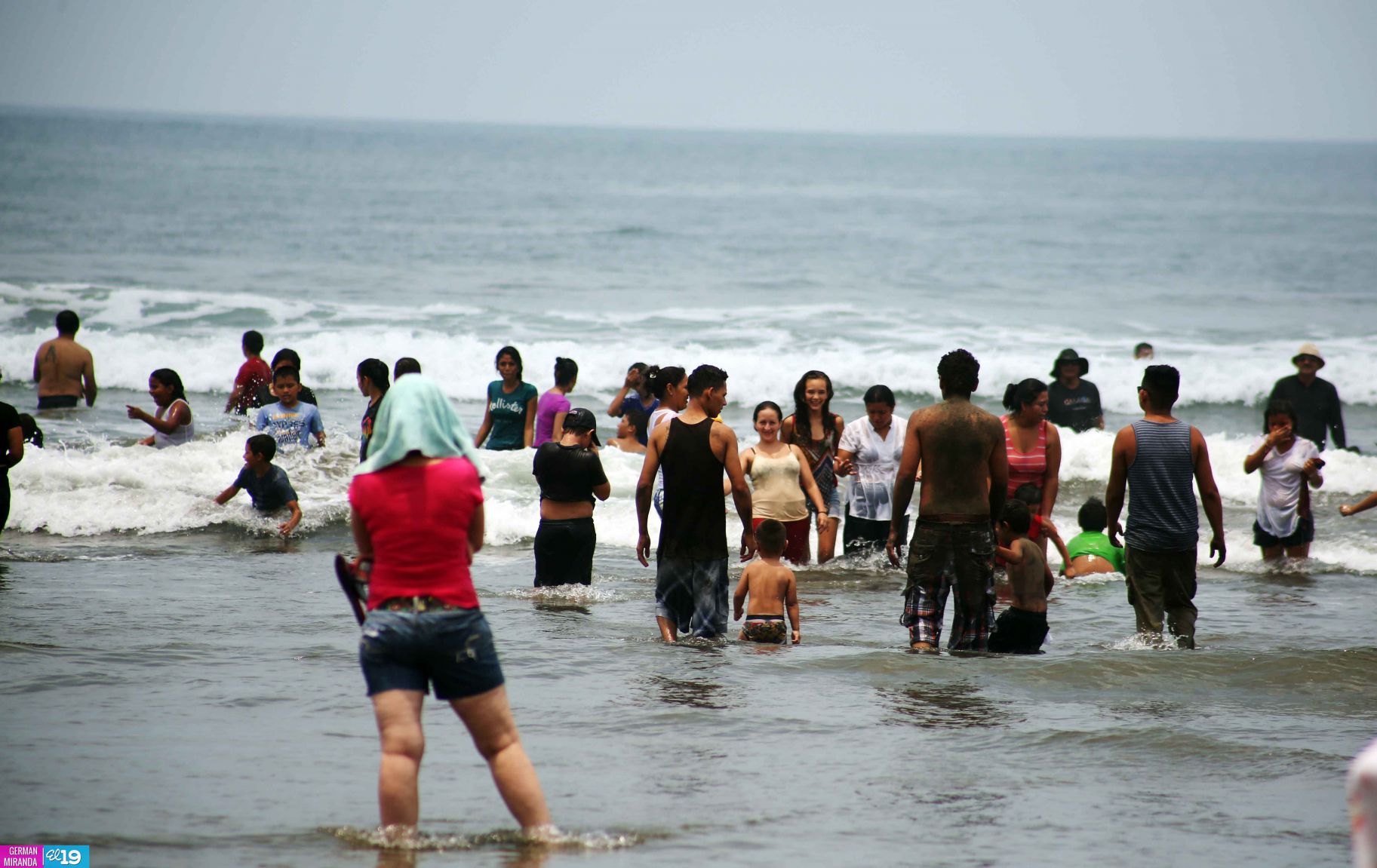 Familias nicaragüenses visitan playas en comienzo de fin de semana largo