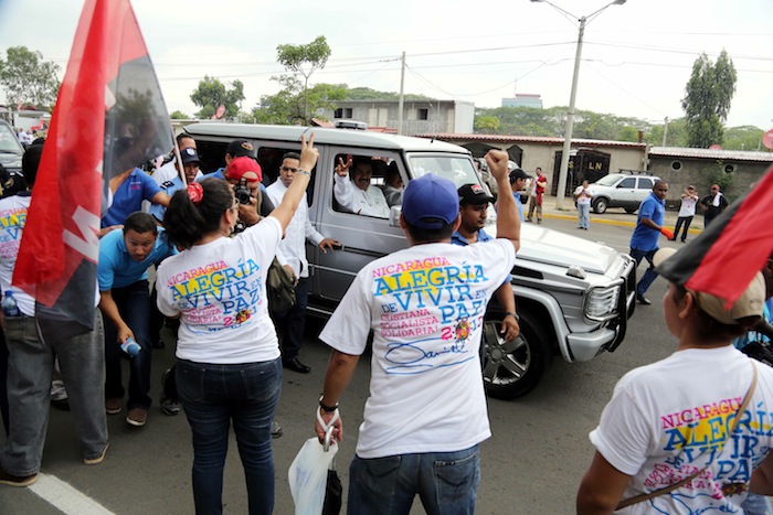 Daniel y Nicolás recorren calles y rotondas de Managua