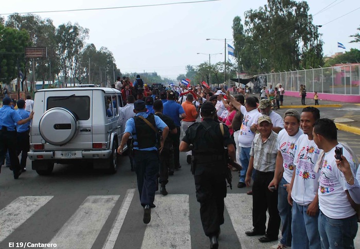 Daniel y Nicolás recorren calles y rotondas de Managua