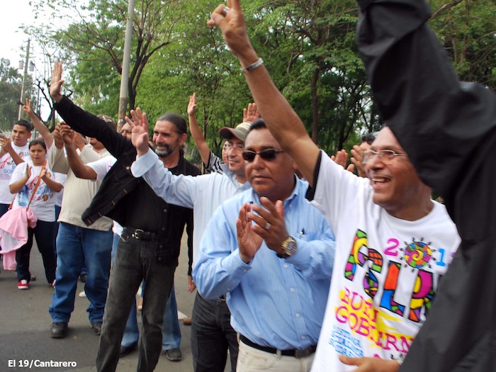 Daniel y Nicolás recorren calles y rotondas de Managua