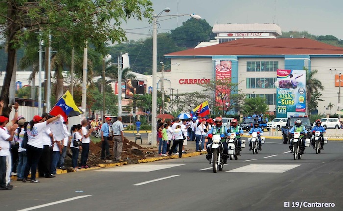 Daniel y Nicolás recorren calles y rotondas de Managua