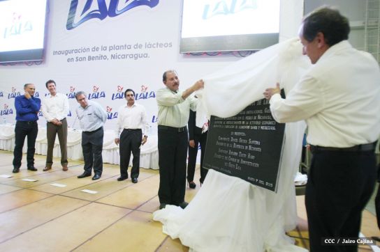 Presidente Daniel inaugura planta láctea del grupo Lala