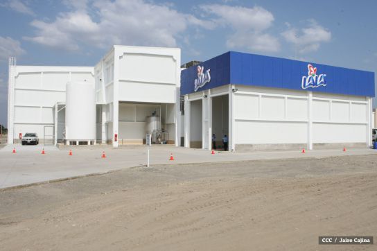 Presidente Daniel inaugura planta láctea del grupo Lala