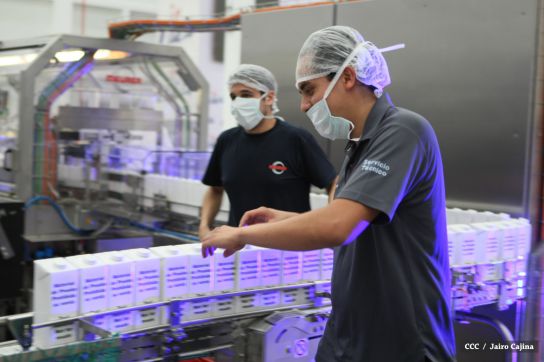 Presidente Daniel inaugura planta láctea del grupo Lala