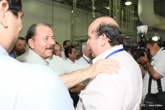 Presidente Daniel inaugura planta láctea del grupo Lala