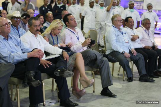 Presidente Daniel inaugura planta láctea del grupo Lala