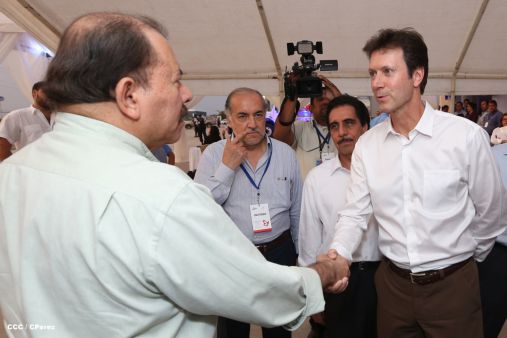 Presidente Daniel inaugura planta láctea del grupo Lala