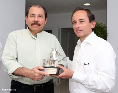 Presidente Daniel inaugura planta láctea del grupo Lala