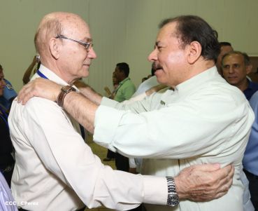 Presidente Daniel inaugura planta láctea del grupo Lala