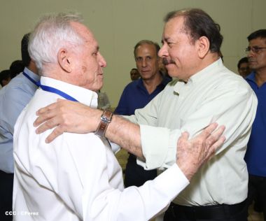 Presidente Daniel inaugura planta láctea del grupo Lala