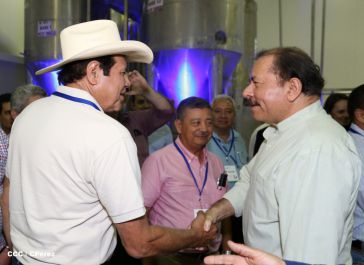 Presidente Daniel inaugura planta láctea del grupo Lala