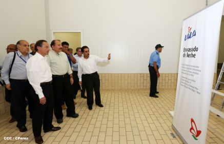 Presidente Daniel inaugura planta láctea del grupo Lala