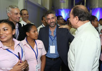 Presidente Daniel inaugura planta láctea del grupo Lala