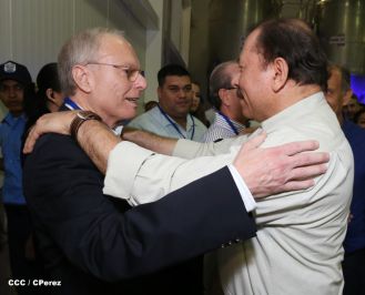 Presidente Daniel inaugura planta láctea del grupo Lala