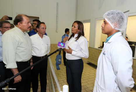 Presidente Daniel inaugura planta láctea del grupo Lala