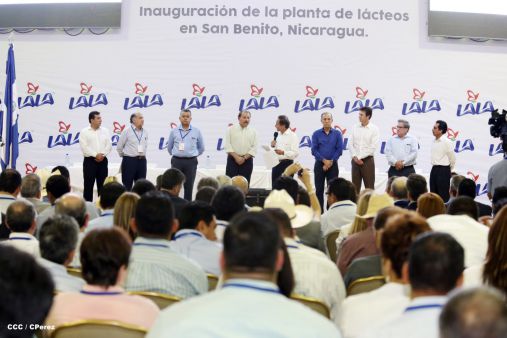 Presidente Daniel inaugura planta láctea del grupo Lala