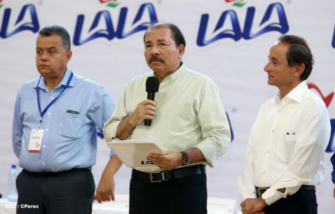 Presidente Daniel inaugura planta láctea del grupo Lala