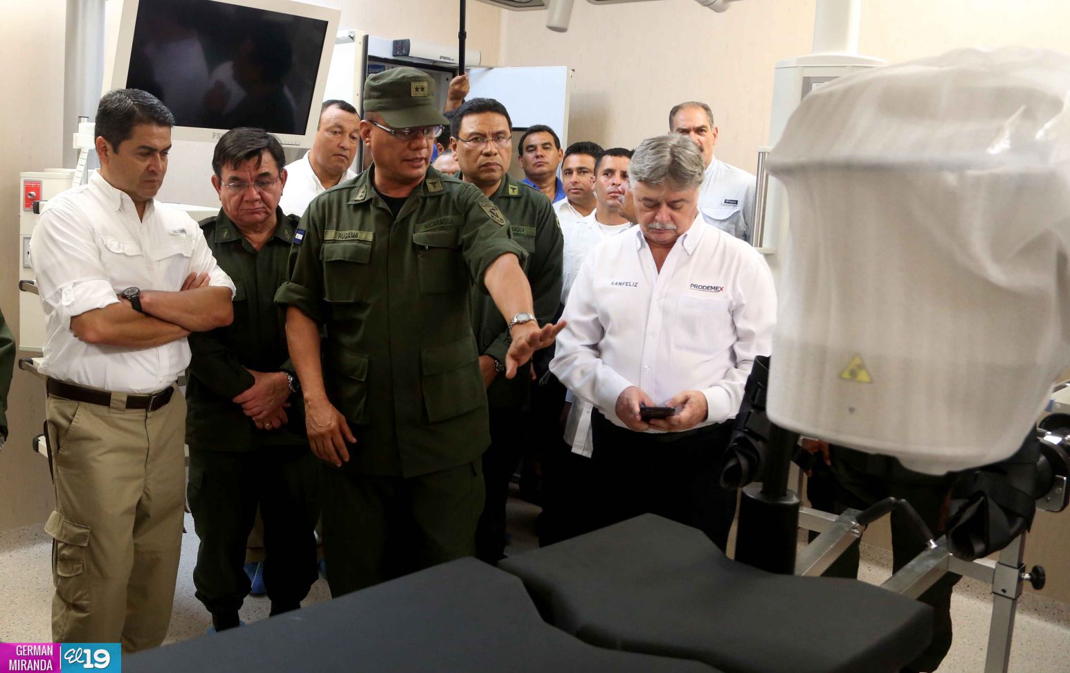 Presidente Juan Orlando Hernández Realiza recorrido por instalaciones del Nuevo Hospital Militar