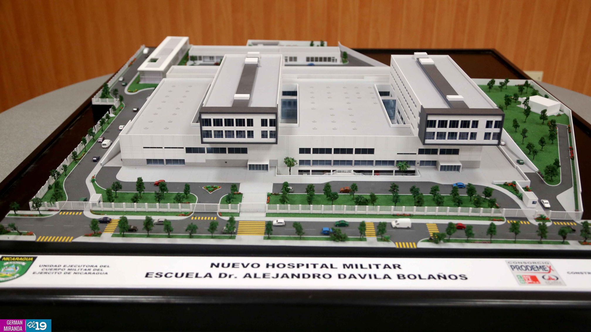 Presidente Juan Orlando Hernández Realiza recorrido por instalaciones del Nuevo Hospital Militar