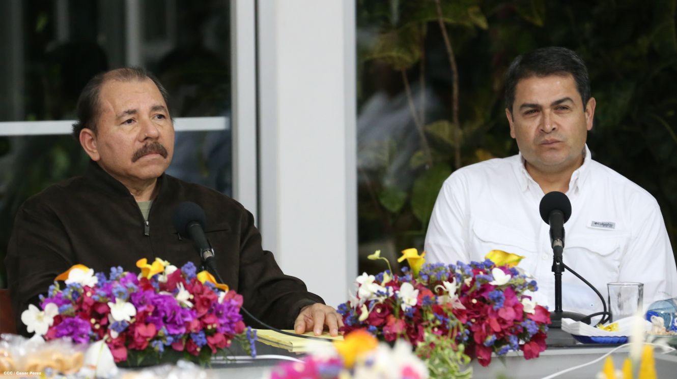 Daniel y Rosario se reúnen con presidente de Honduras