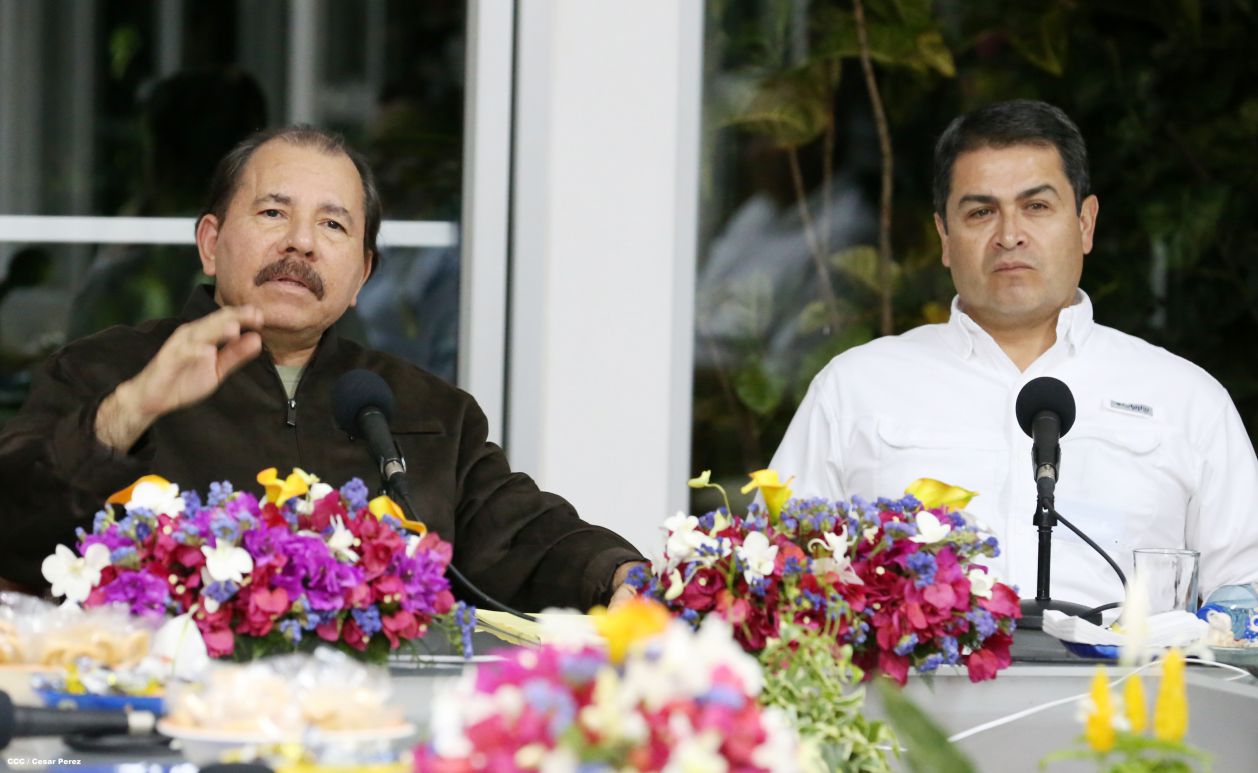 Daniel y Rosario se reúnen con presidente de Honduras