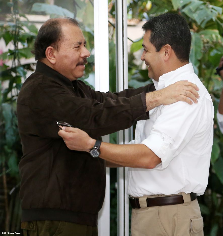 Daniel y Rosario se reúnen con presidente de Honduras