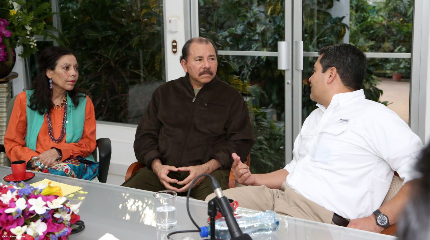 Daniel y Rosario se reúnen con presidente de Honduras