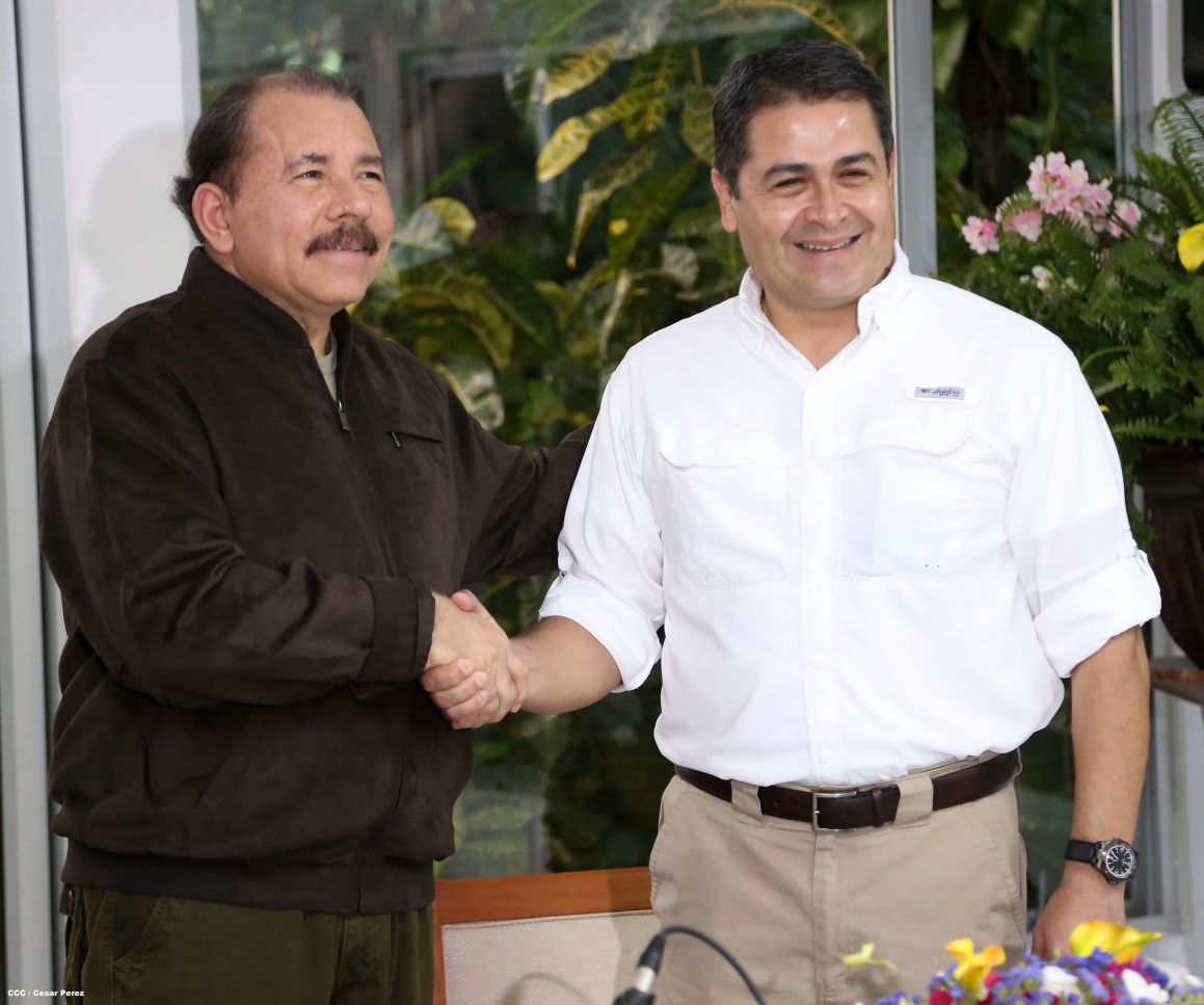 Daniel y Rosario se reúnen con presidente de Honduras