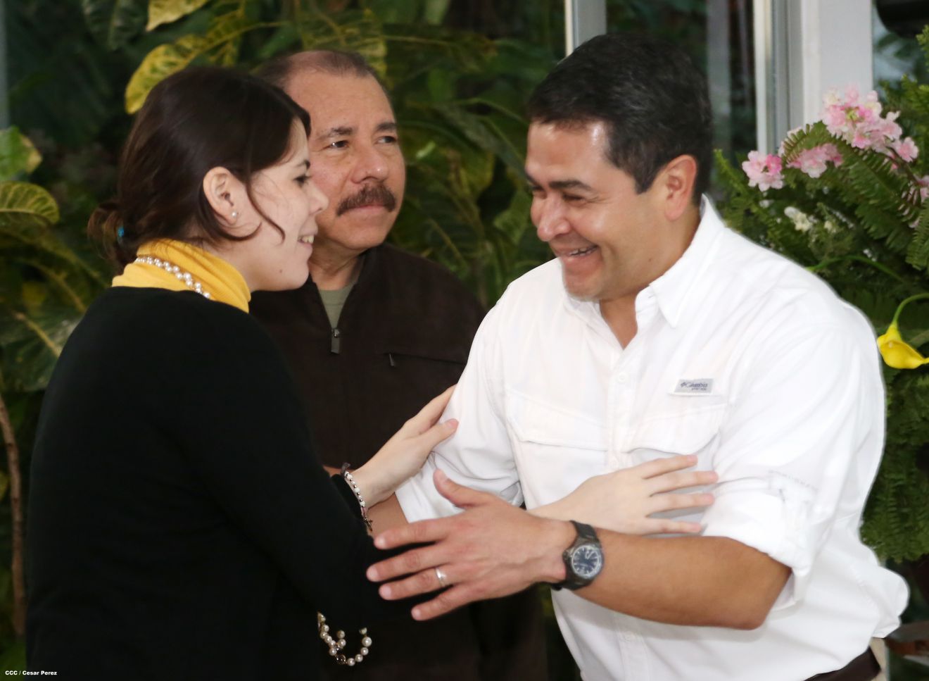 Daniel y Rosario se reúnen con presidente de Honduras