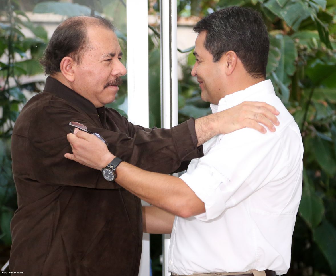 Daniel y Rosario se reúnen con presidente de Honduras