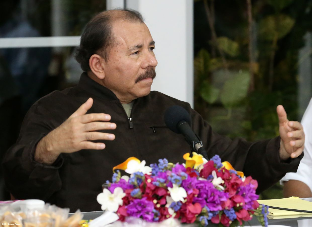 Daniel y Rosario se reúnen con presidente de Honduras