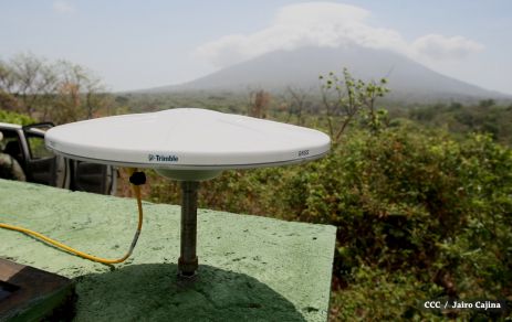 INETER da mantenimiento preventivo al Sistema de Alerta Temprana en el Volcán Concepción