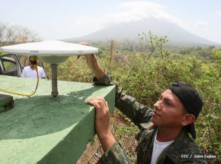 INETER da mantenimiento preventivo al Sistema de Alerta Temprana en el Volcán Concepción