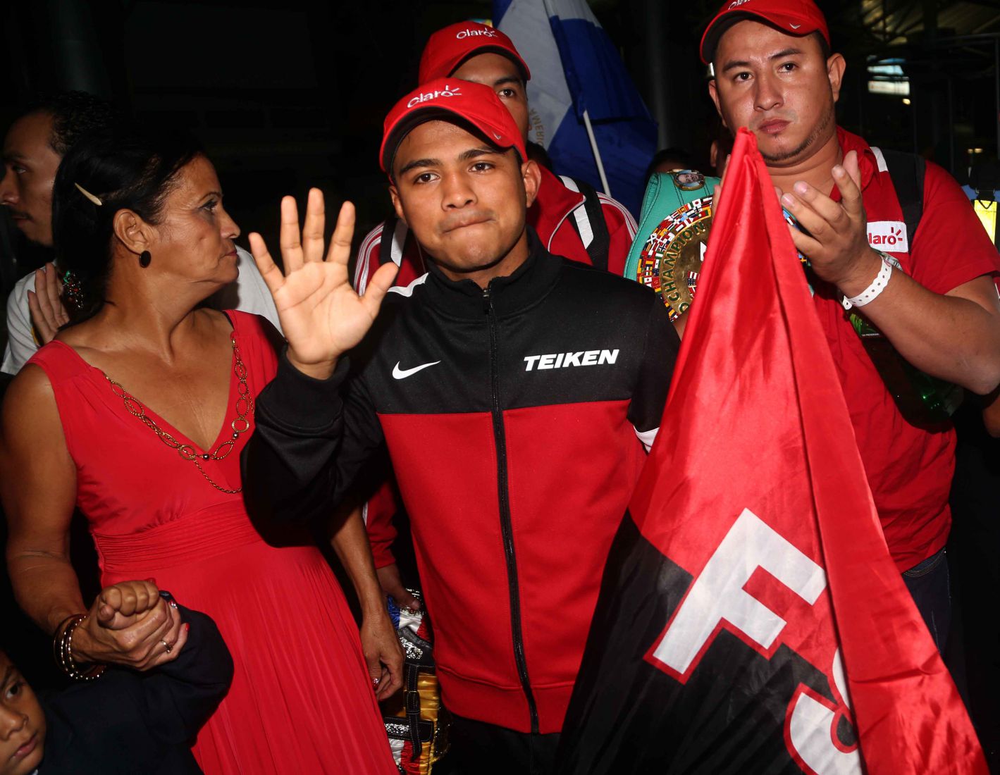 Juventud nicaragüense se desborda para recibir a “Chocolatito” González