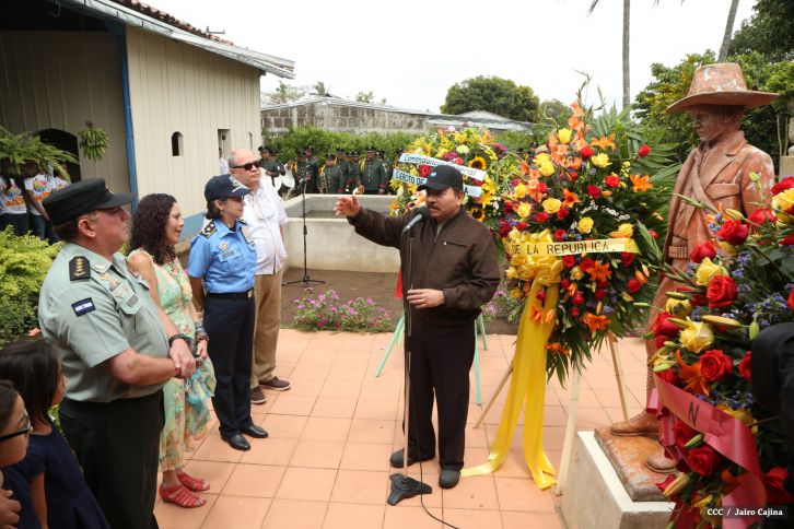 Daniel y Rosario conmemoran el 120 aniversario del natalicio de Sandino
