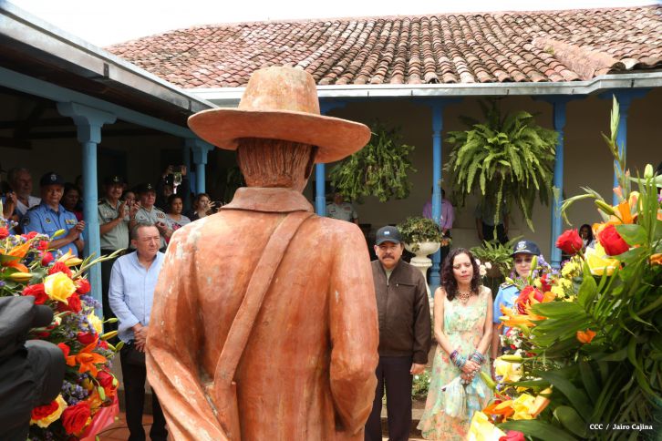 Daniel y Rosario conmemoran el 120 aniversario del natalicio de Sandino