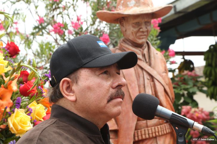 Daniel y Rosario conmemoran el 120 aniversario del natalicio de Sandino