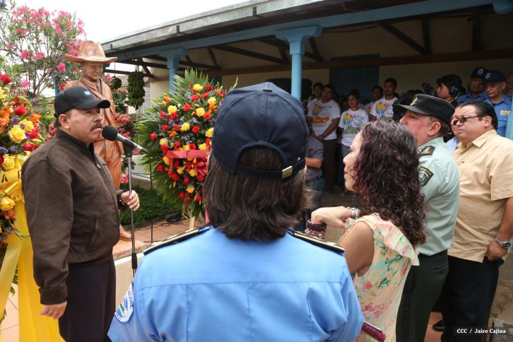 Daniel y Rosario conmemoran el 120 aniversario del natalicio de Sandino