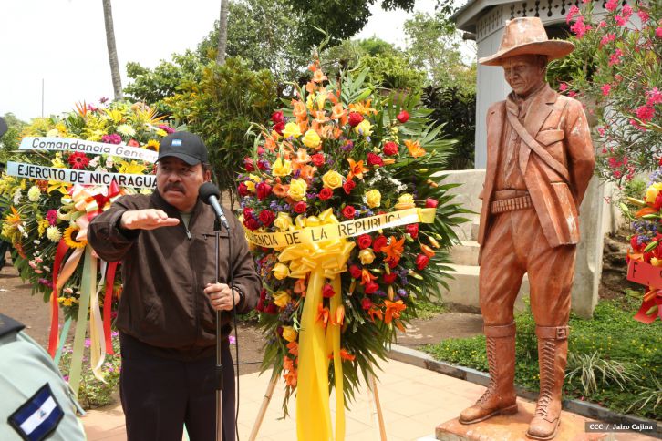 Daniel y Rosario conmemoran el 120 aniversario del natalicio de Sandino