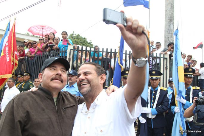 Daniel y Rosario conmemoran el 120 aniversario del natalicio de Sandino