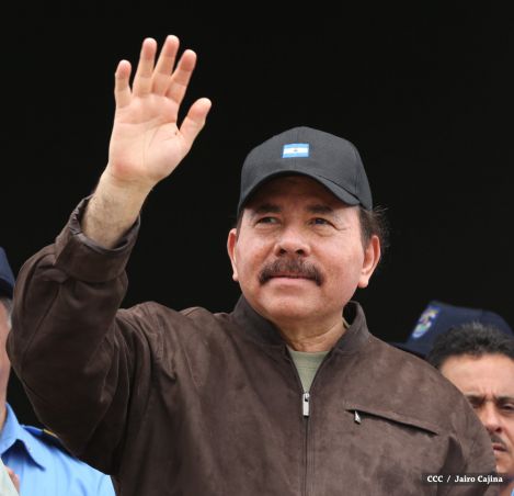 Daniel y Rosario conmemoran el 120 aniversario del natalicio de Sandino