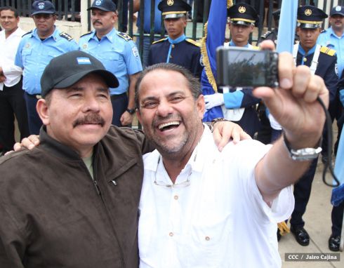 Daniel y Rosario conmemoran el 120 aniversario del natalicio de Sandino