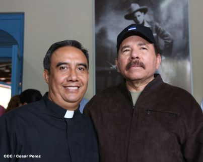 Daniel y Rosario conmemoran el 120 aniversario del natalicio de Sandino